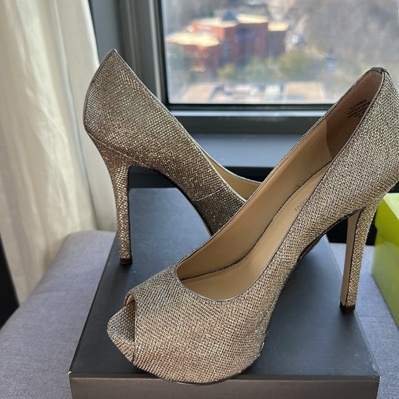Peep-toe Sparkle Pump - Picture 6 of 8